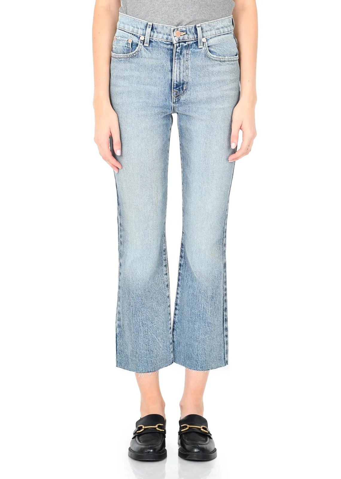 Wardrobe basic! The crown of the collection, boot leg crop fit, Brookhaven Crop in True Blue couldn’t be more perfect with a raw hem. This relaxed fit and Everly fabric. The hand feel is that of a classic 3X1 but modernized with a silky stretch that the lyocell adds.