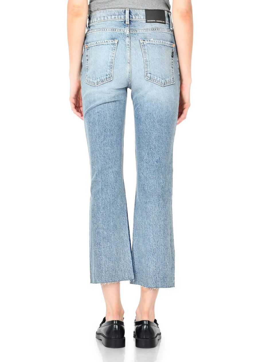 Wardrobe basic! The crown of the collection, boot leg crop fit, Brookhaven Crop in True Blue couldn’t be more perfect with a raw hem. This relaxed fit and Everly fabric. The hand feel is that of a classic 3X1 but modernized with a silky stretch that the lyocell adds.