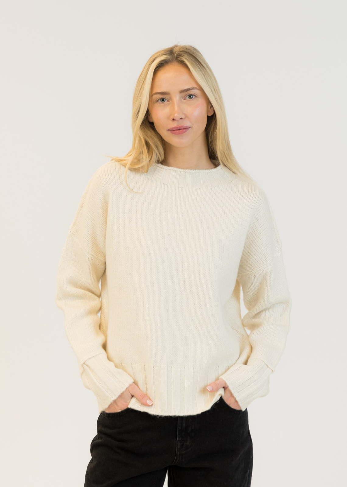 Lyla + Luxe Tanya Crewneck Pullover - Snow White