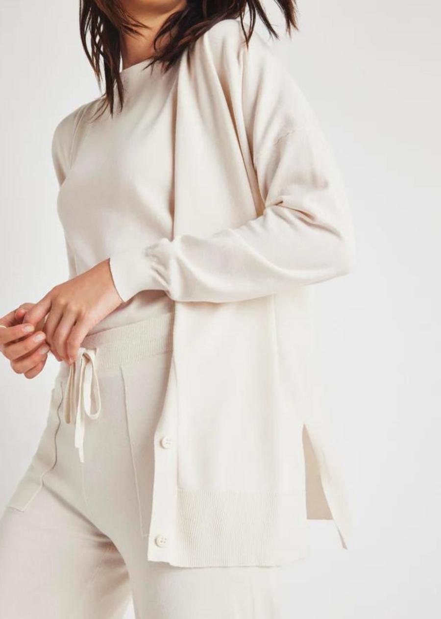 Splendid Veronica Tunic Cardigan. Made from a silky smooth fabric that's soft to the touch, our Veronica Tunic Cardigan transitions seamlessly from days at the office to weekend brunch plans. Crafted in a super relaxed tunic length with a V-neck and button closures. Top it over anything-- even swimwear.