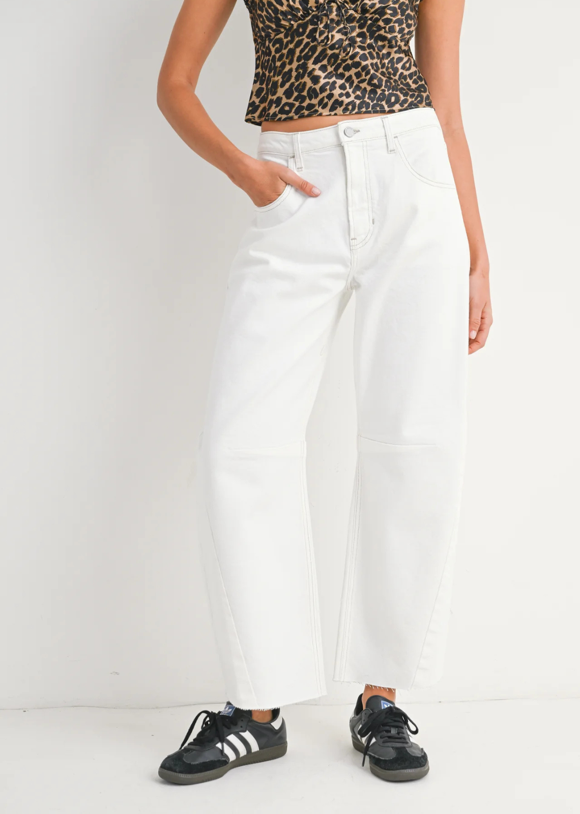 The Seamed Barrel Jeans - Off White