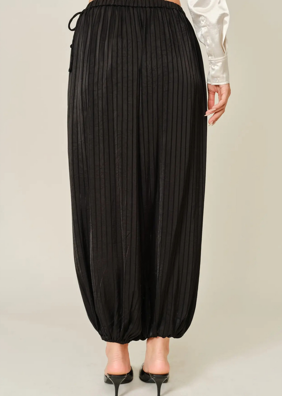 Soft satin striped fabric design
Elastic waistband for comfortable fit
Adjustable drawstring side details
Relaxed silhouette with easy movement
Comfortable bubble balloon pants shape
Lightweight flowy construction
Casual chic statement bottoms
Soft glossy satin texture finish
Functional everyday wear design
Perfect for stylish seasonal outfits