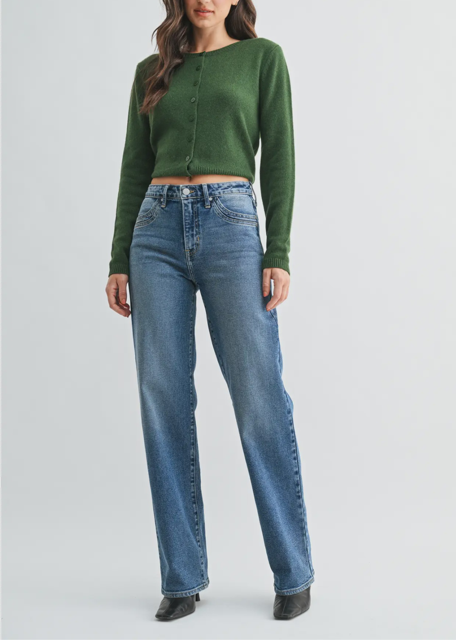 Elevate your everyday denim collection with The Amelia Double Pocket Full Length Wide Leg Jeans. Designed with a flattering high-rise waist, these jeans create an elongated silhouette while offering a structured yet comfortable fit. The classic medium denim wash gives them a timeless feel, while the oversized double pocket detailing adds a modern, utility-inspired touch. Finished with a relaxed wide-leg shape, these jeans bring effortless style to any casual look.