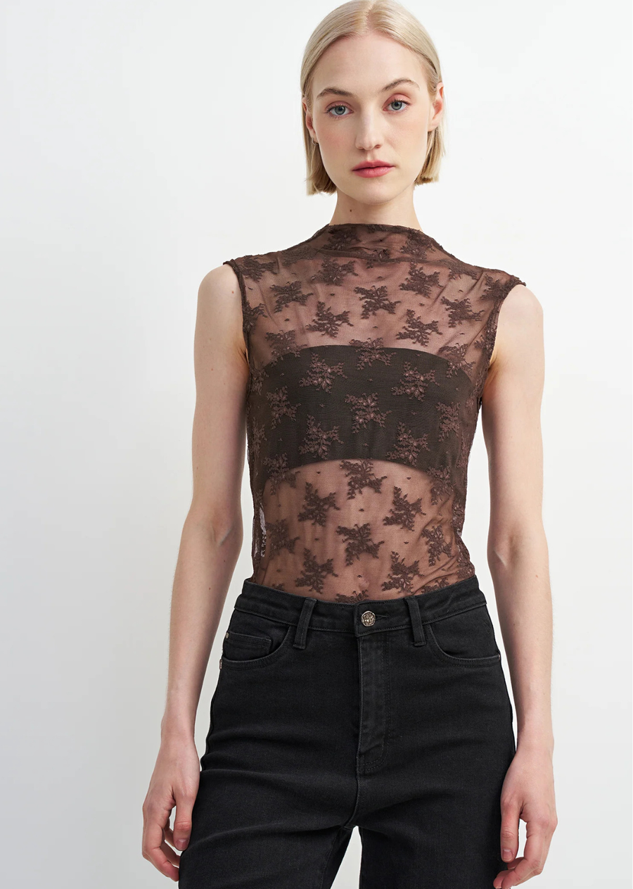 The Sawyer Top is an elegant top designed in a brown stretch fabric. Featuring a clean neckline, flattering fit, and easy polished finish, it brings a refined western edge to everyday styling. An easy piece to dress up with tailored pants or style casually with denim.