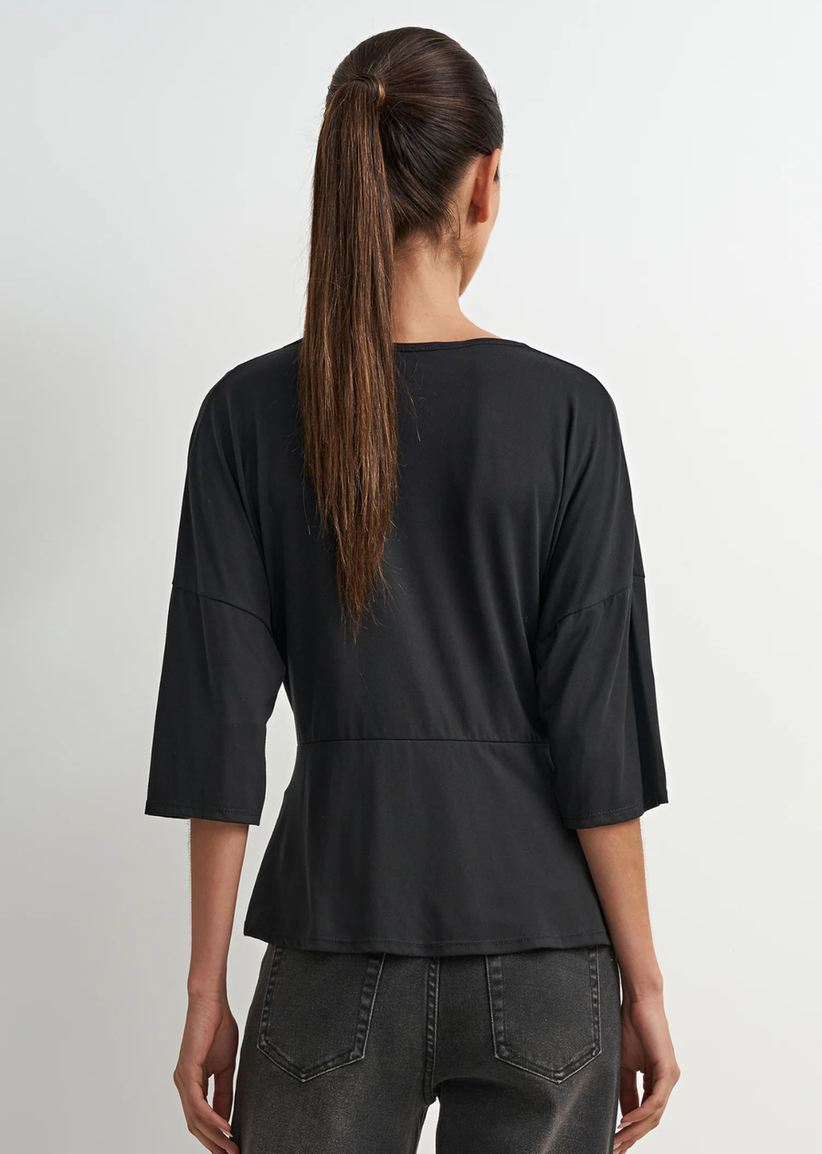 The Maeve Top is an elegant top designed in a black stretch fabric. Featuring a clean neckline, flattering fit, and easy polished finish, it brings a refined western edge to everyday styling. An easy piece to dress up with tailored pants or style casually with denim.