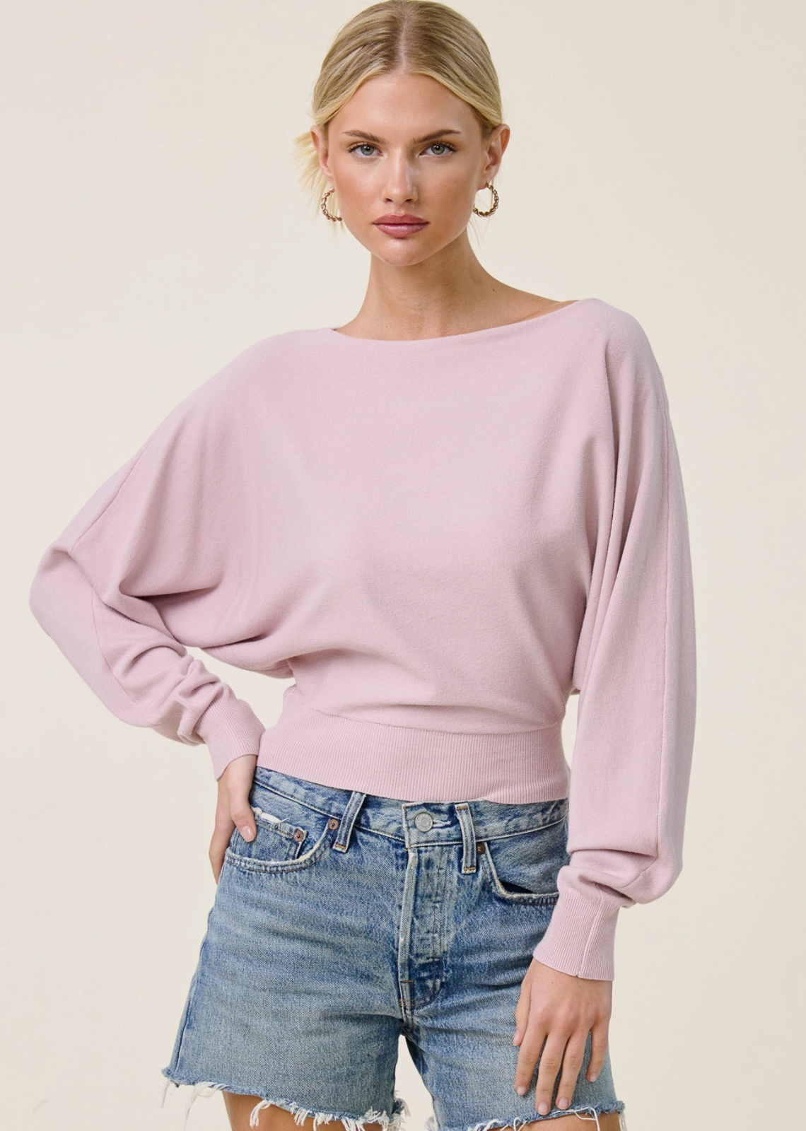 Soft, effortless, and elevated, the Avalon Cashmere Blend Dolman Top is an easy everyday essential with a luxe feel. Designed in a lightweight cashmere-blend knit, it features a relaxed silhouette with draped dolman sleeves, a wide neckline, and a ribbed hem and cuffs for a polished finish.&nbsp;