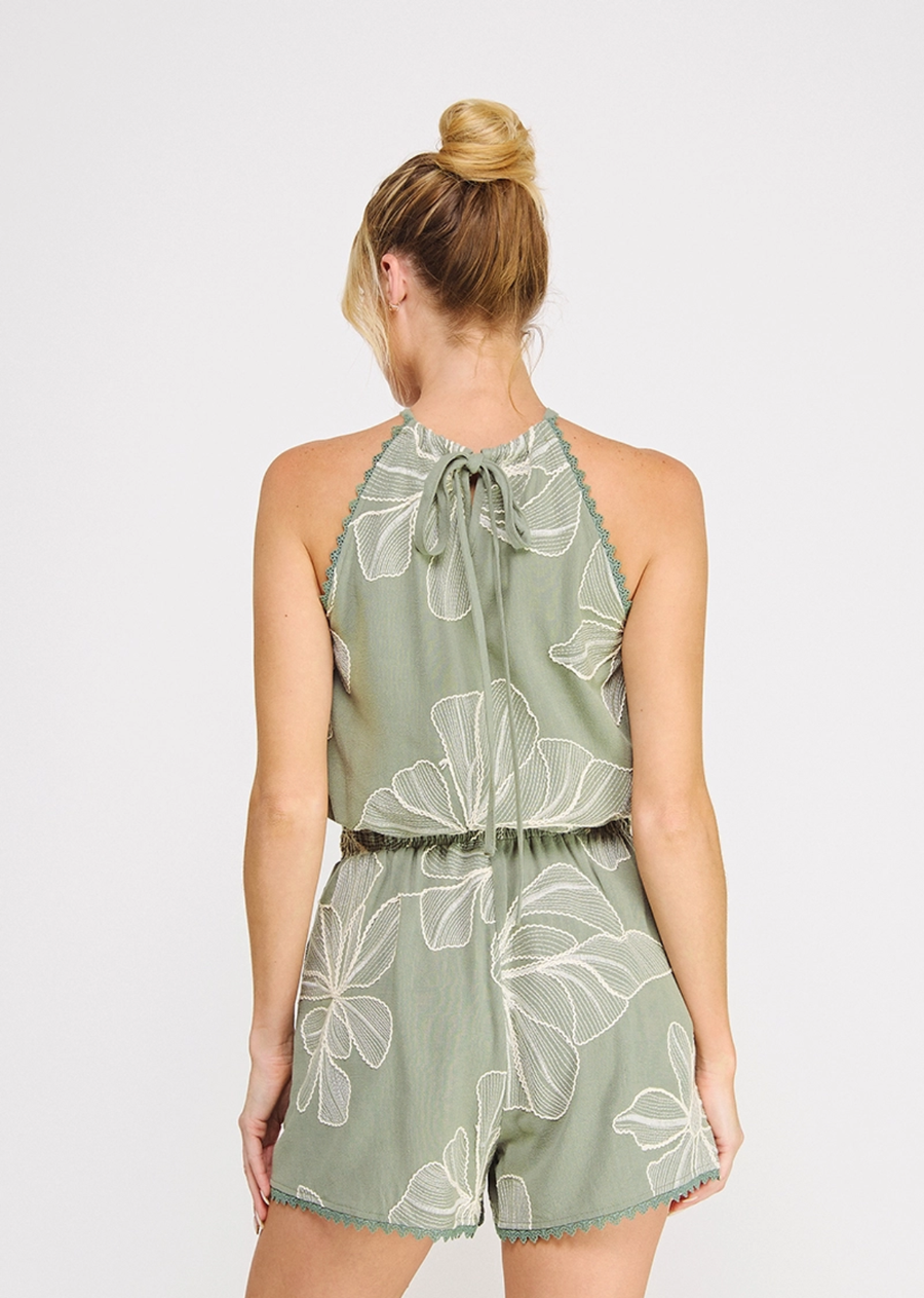 Gorgeous floral embroidered halter top&nbsp;