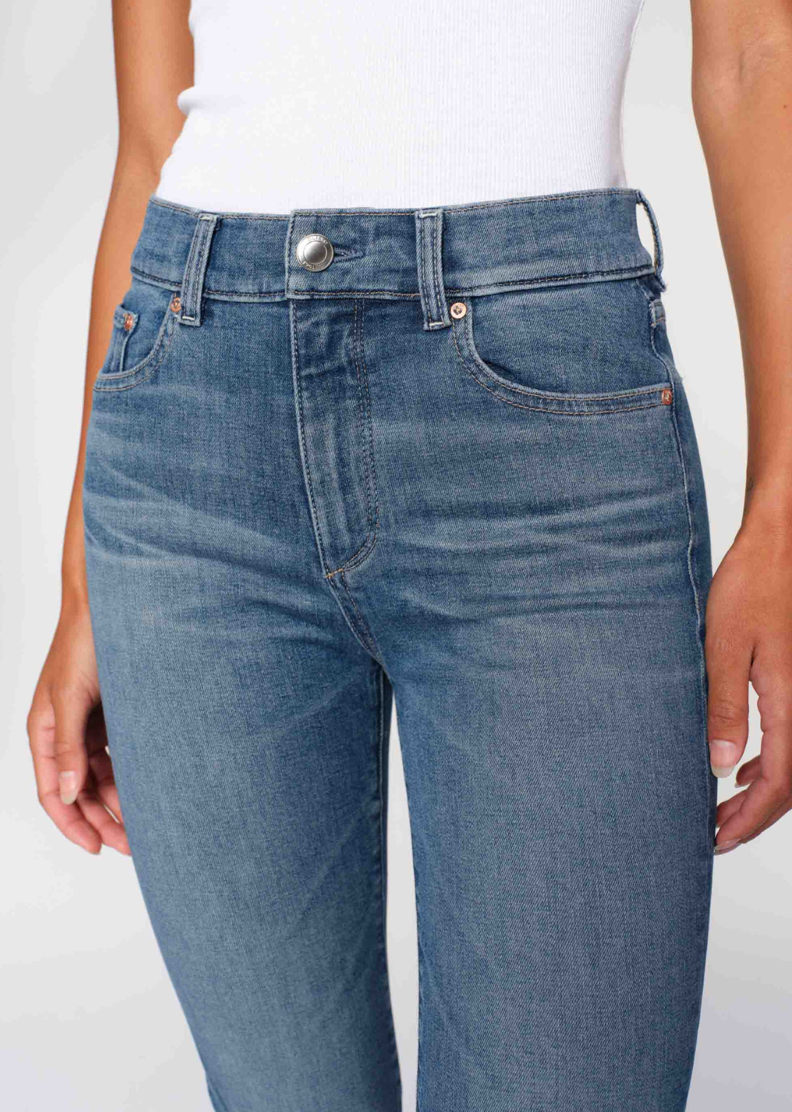 DL1961 Mara Straight Leg Jean - Ocean City