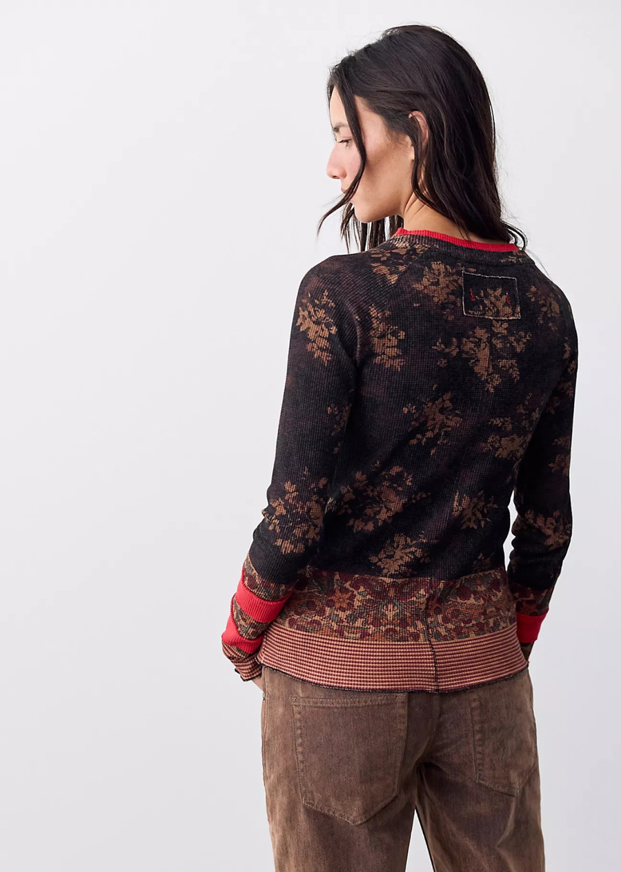 Your favorite silhouette, now in a whimsical printed design.

So essential from our We The Free&nbsp;collection, this long-sleeve is featured in a soft waffle-knit fabrication and a relaxed fit with raglan-cut sleeves and lettuce-edge trim.