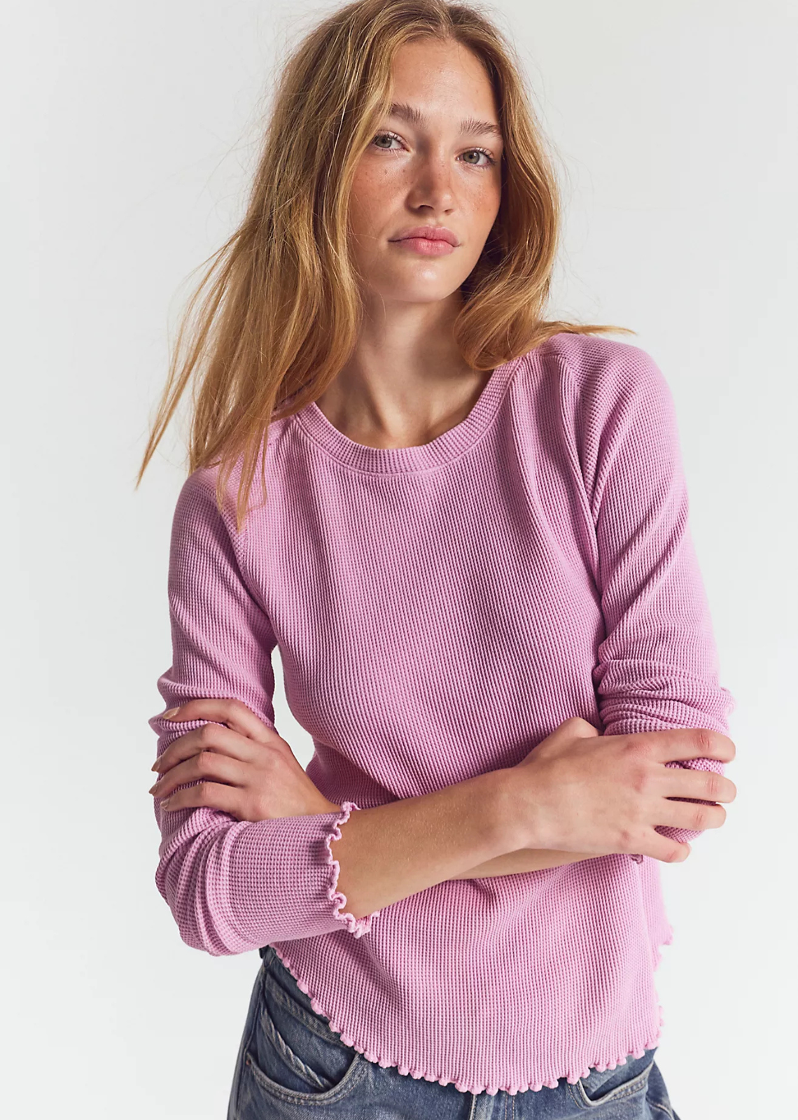 So essential from our We The Free collection, this long-sleeve is featured in a soft waffle-knit fabrication and relaxed fit with raglan-cut sleeves and lettuce-edge trim.