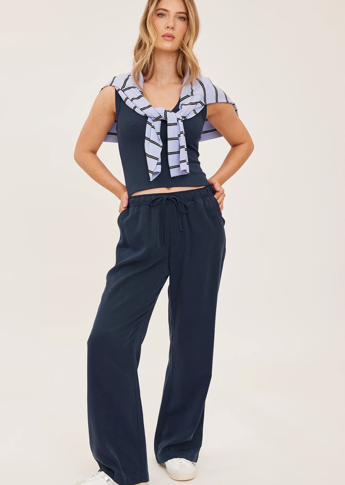The Gabriel pant is made of tencel twill fabric that has been garment dyed to achieve a dimensional look and soft feel. Features include slash pockets and an elasticated waistband with adjustable drawcord.
