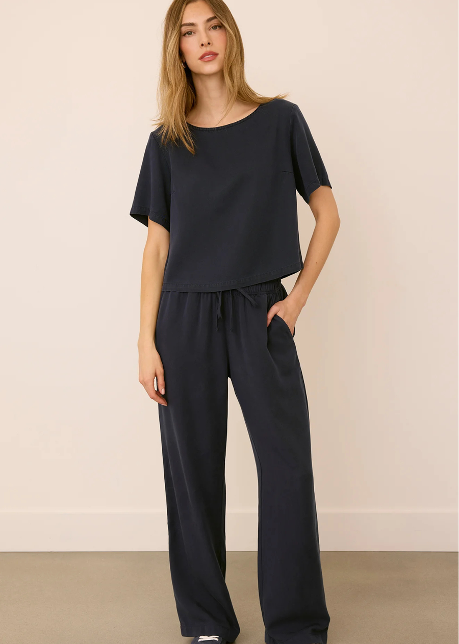 The Bryce top is made of tencel twill fabric that has been garment dyed to achieve a dimensional look and soft feel. Complete the look with the Gabriel pant.