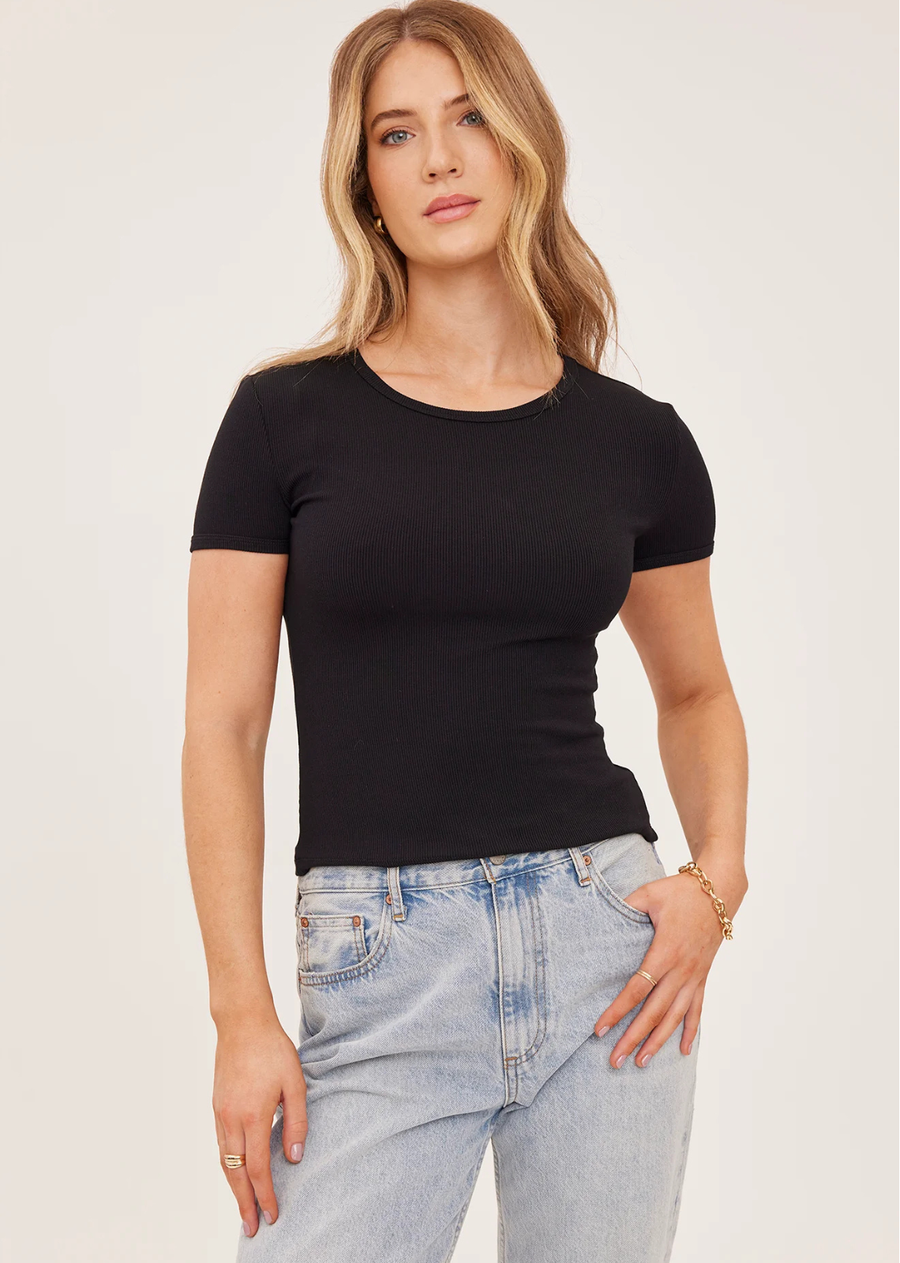 The Dayna t-shirt is made of a stretchy ribbed fabric that hugs the body. The classic crew neck tee is an essential layering piece that you'll want in every color.