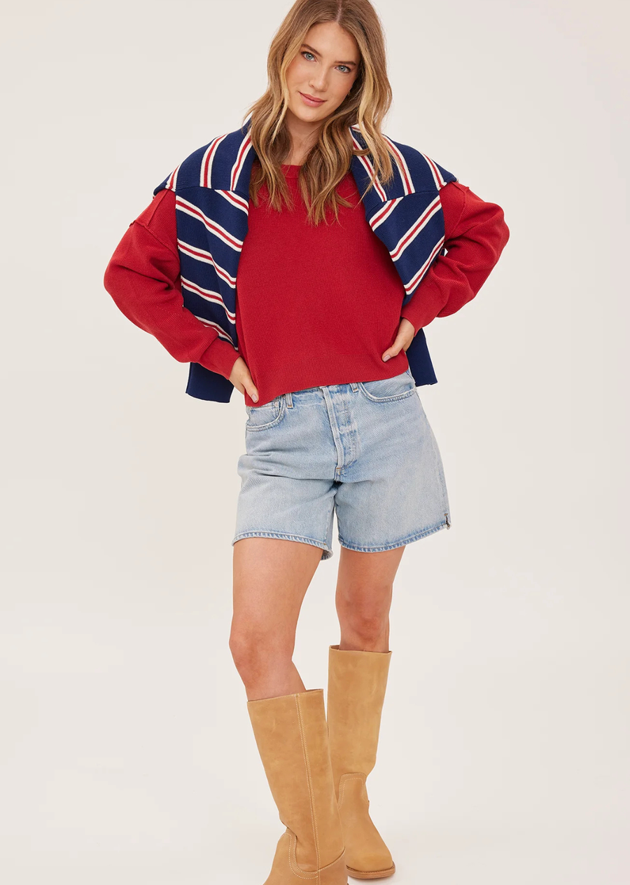 The Echo sweater is made of a super soft yarn in a half cardigan stitch. Features include exposed seam detailing and side slits for an effortless look.