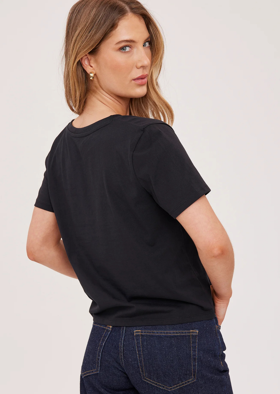 The Lucy t-shirt is part of our Icon Series, a collection of classic silhouettes made exceptional by the women who wear them. It's made of a cotton jersey fabric that has been garment dyed for a perfectly lived-in look. The v-neckline and relaxed fit pairs well with your favorite denim.