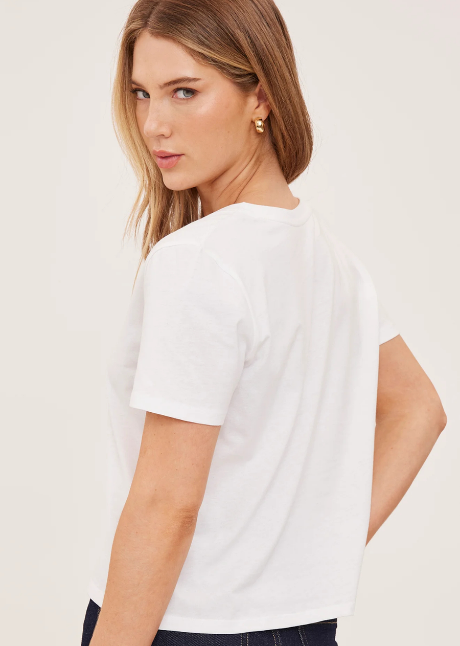 The Lucy t-shirt is part of our Icon Series, a collection of classic silhouettes made exceptional by the women who wear them. It's made of a cotton jersey fabric that has been garment dyed for a perfectly lived-in look. The v-neckline and relaxed fit pairs well with your favorite denim.