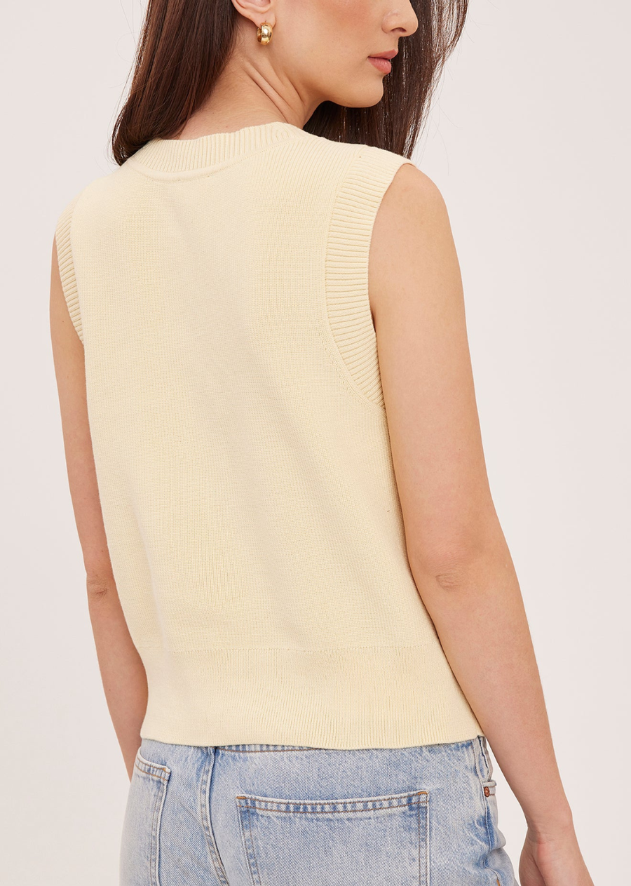 The Skylar vest is made of a soft yarn in a half cardigan stitch. Features include a crew neckline and relaxed fit for an effortless look.