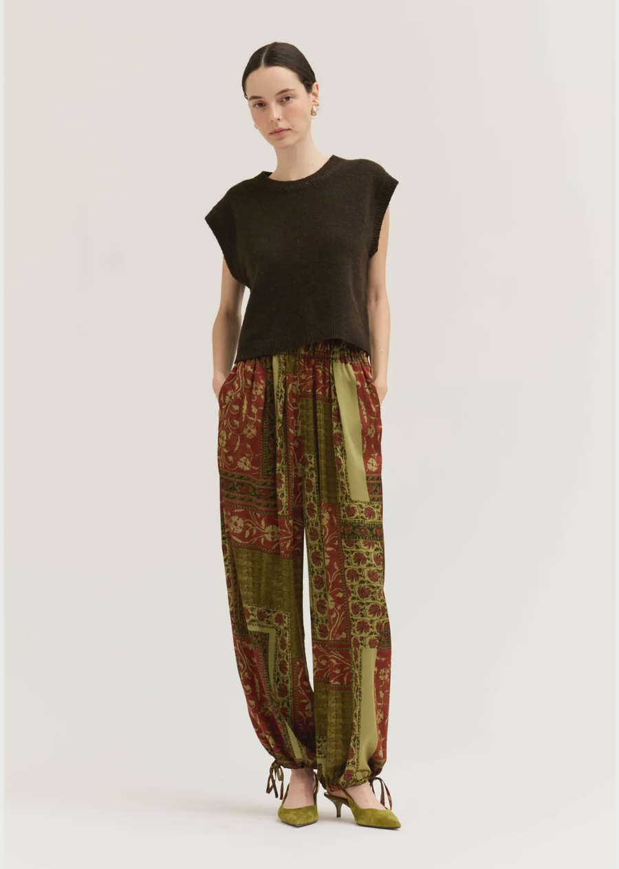 Meet the Gia Printed Balloon Pant, your new go-to for effortless everyday style. Designed with a relaxed, roomy silhouette, these pants feature a comfortable elastic waistband, functional side pockets, and adjustable drawstring ankle cuffs for a customizable fit.

Finished in a unique abstract print, the Gia Printed Balloon Pant brings an elevated touch to your casual fall and winter wardrobe. Easy to dress up or down, they’re the perfect balance of comfort, versatility, and timeless style.