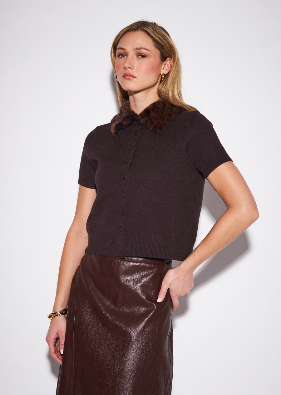 The Hanson gives bold leopard print a sophisticated, streamlined finish through a fitted short-sleeve silhouette. The clean&nbsp;proportions make the statement pattern feel polished rather than overpowering, allowing it to work effortlessly from day into&nbsp;evening. Pair it with tailored trousers and loafers for a refined look, or contrast the fitted shape with relaxed denim and boots for&nbsp;an elevated everyday outfit.