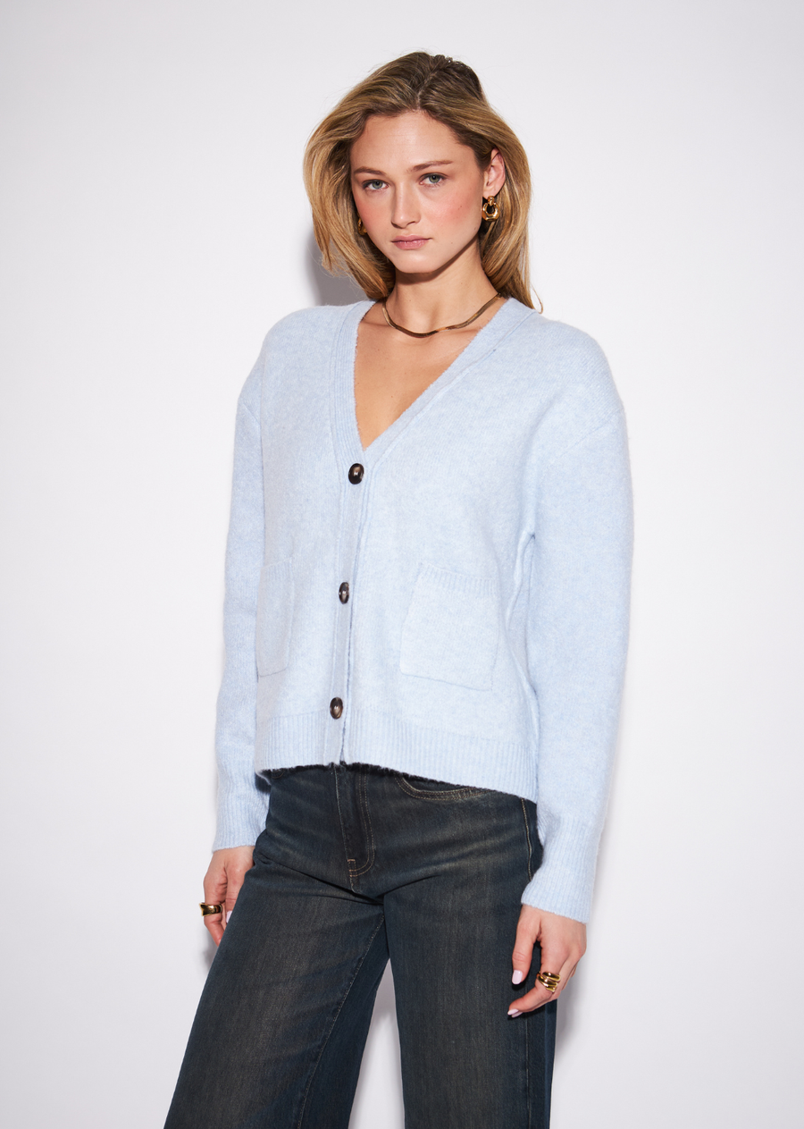 A polished everyday cardigan with a timeless, tailored feel, the Braxton features a classic V-neckline and button-front closure
framed by a softly relaxed silhouette. The clean construction makes it an effortless layering piece, while the refined knit gives it
enough polish to wear beyond casual dressing. Button it up and pair with wide-leg denim for an easy everyday look, or layer it
over a crisp shirt with tailored trousers for a more elevated finish.