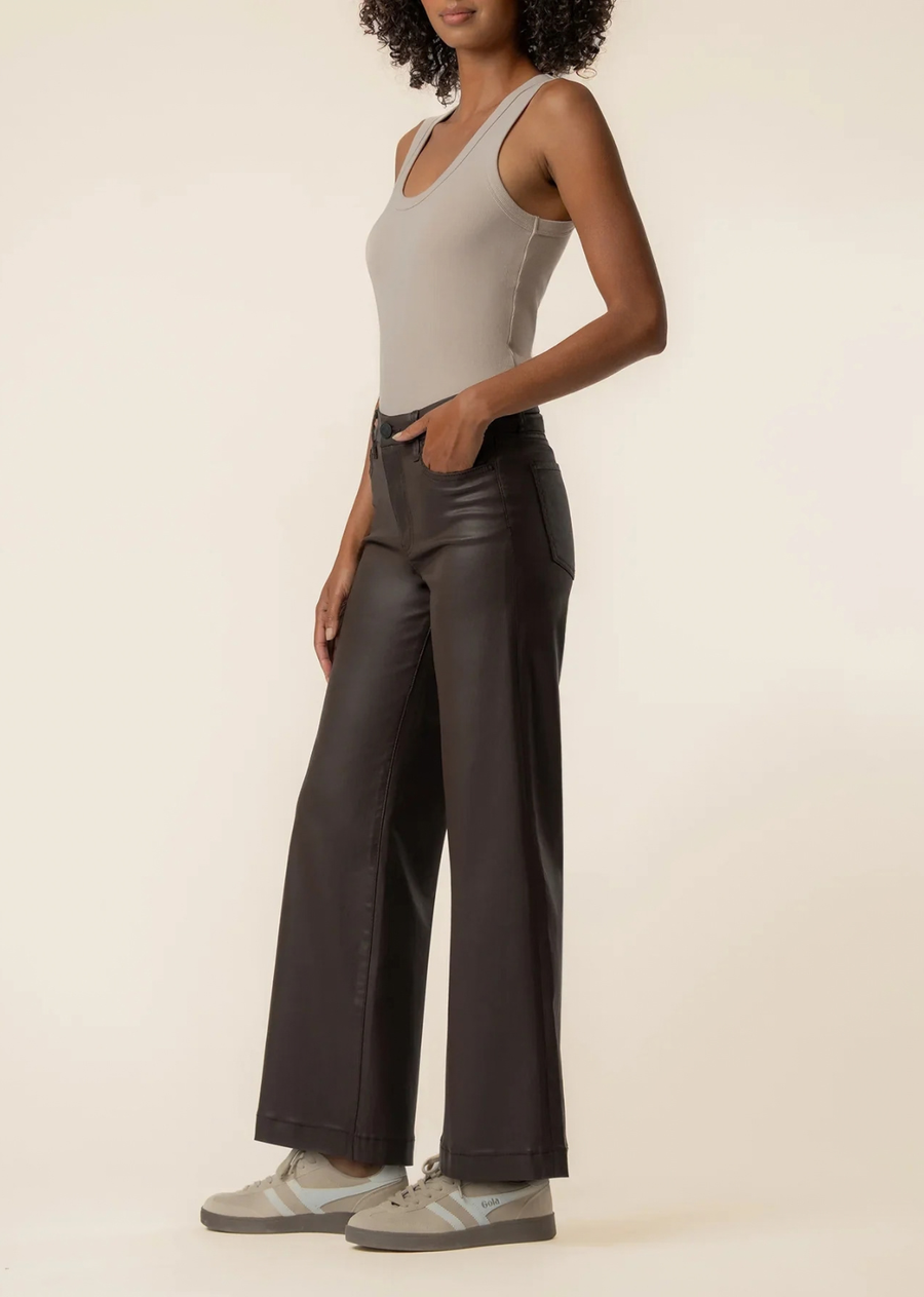 The Meg High Rise Wide Leg from Kut From The Kloth is an elevated take on an everyday staple. Designed in a rich chocolate brown with a sleek coated finish, these jeans feature a flattering high-rise waist and relaxed wide-leg silhouette. The ankle-length cut makes them perfect for pairing with boots, heels, or sneakers for an effortlessly polished look.