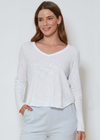 Mododoc L/S V-Neck Flowy TeeMododoc  Lightweight draping makes spring style a breeze with tops like our longsleeved V-Neck Flowy Tee in our soft-to-touch 100% cotton Slub Jersey material. The flowing fit, deep v-neck, long sleeves, and subtle bell shape make it so there's a a more comfortable fit around your shoulders, schest and arms while still being loose arund the hips.