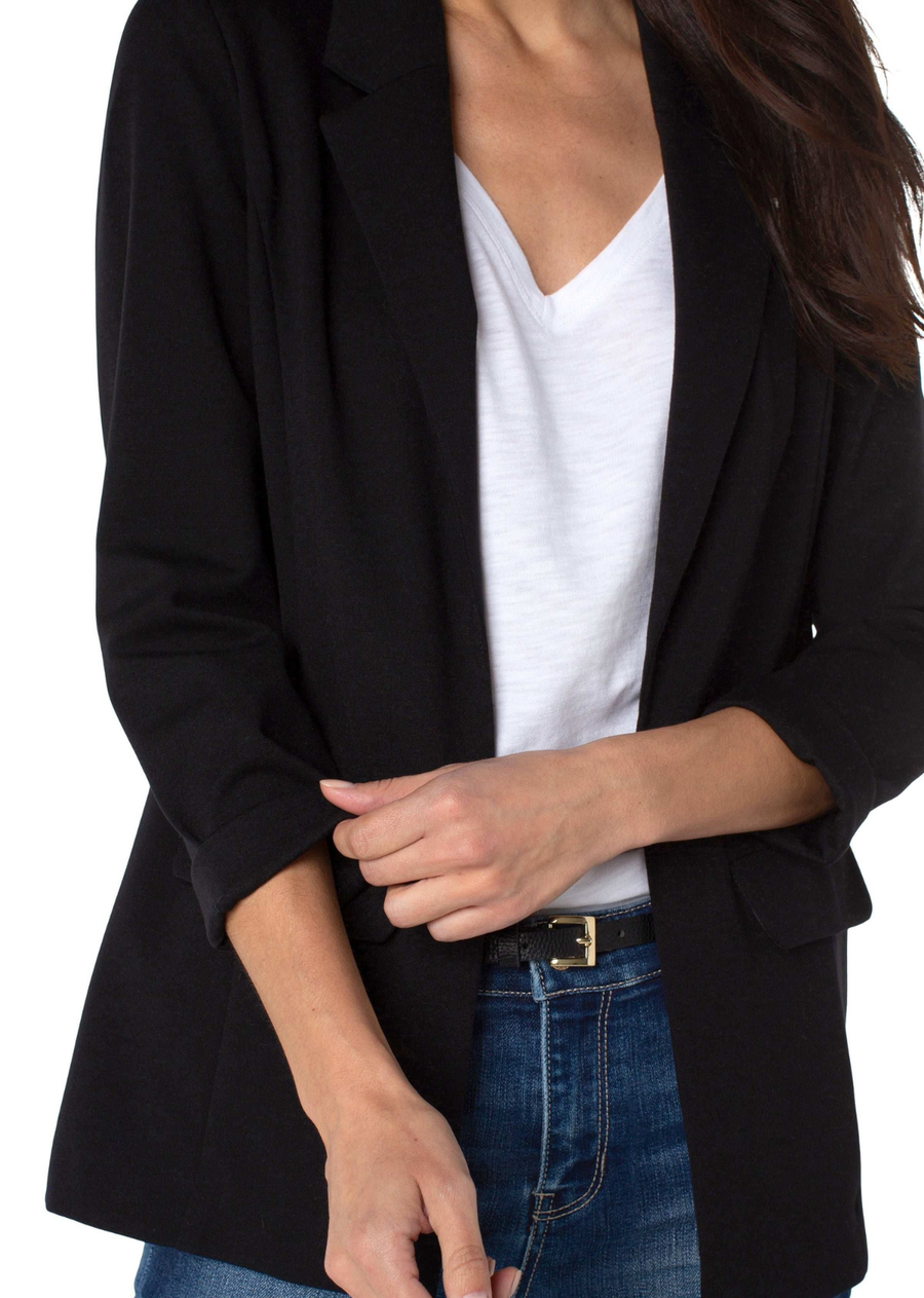 This classic boyfriend blazer&nbsp;is&nbsp;sleek, sophisticated and versatile for&nbsp;day or night. This fabulous blazer pairs beautifully with denim&nbsp;or make it set with the matching Kelsey Trouser pant&nbsp;for a chic look!