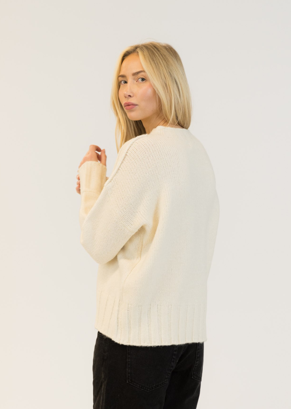 Lyla + Luxe Tanya Crewneck Pullover - Snow White