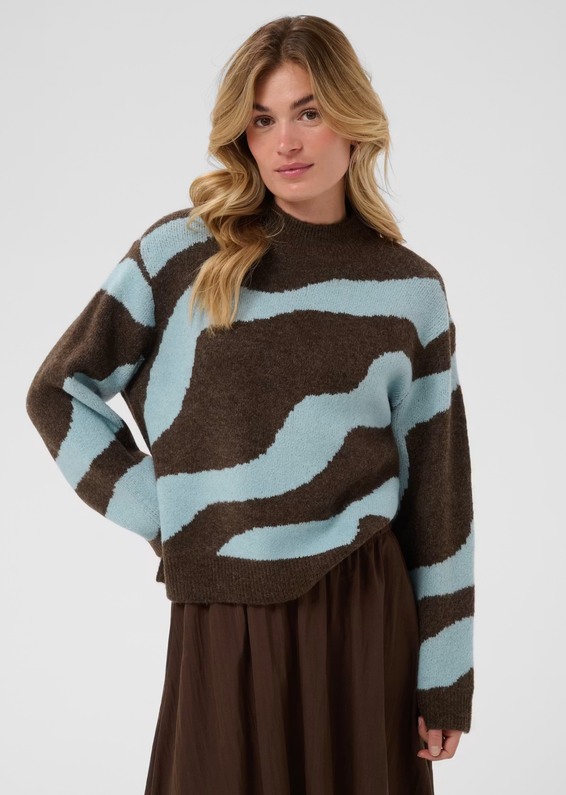 Women's sweater combines modern comfort with a relaxed fit and mock neck. The soft material and long sleeves create a versatile, cozy style ideal for everyday wear. Subtle design details ensure effortless elegance and timeless appeal.