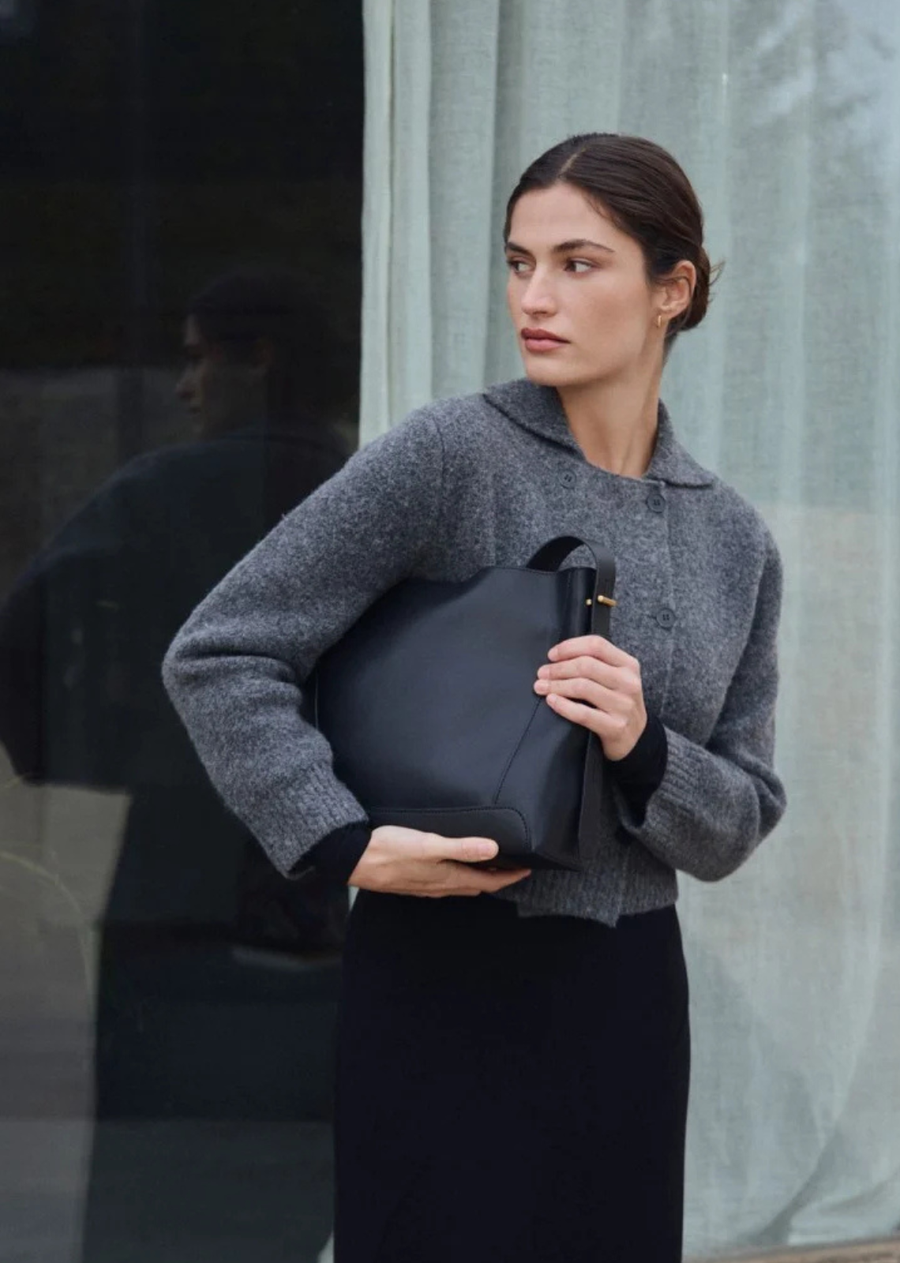 Knitted jacket with a shirt collar, crossover front button placket and long sleeves, finished with ribbed trims. A structured and versatile essential.