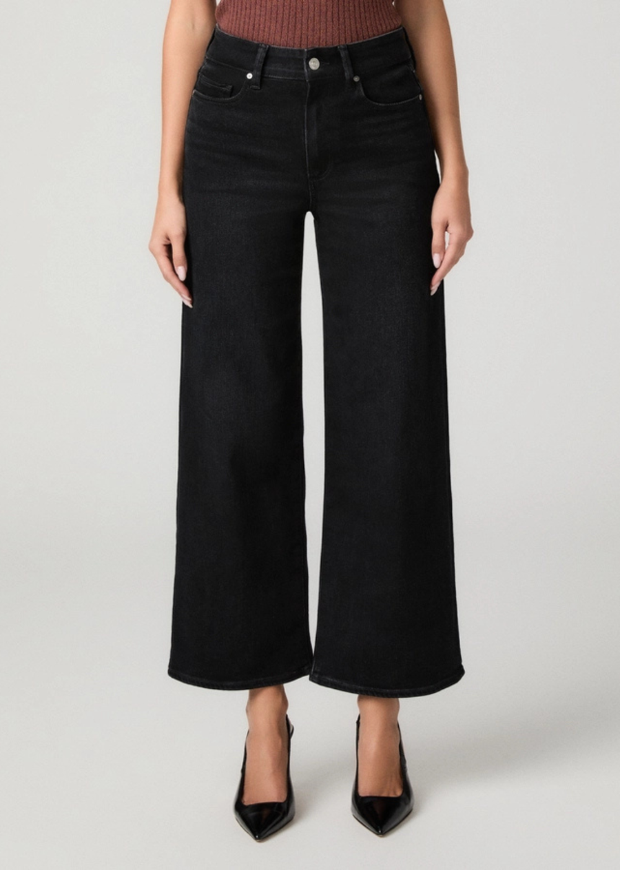 Anessa is our modern high-rise wide leg with a slightly relaxed fit and an ankle length silhouette. In a luxurious black wash with a 3/8 hem, this pair adds a sophisticated touch to any outfit.