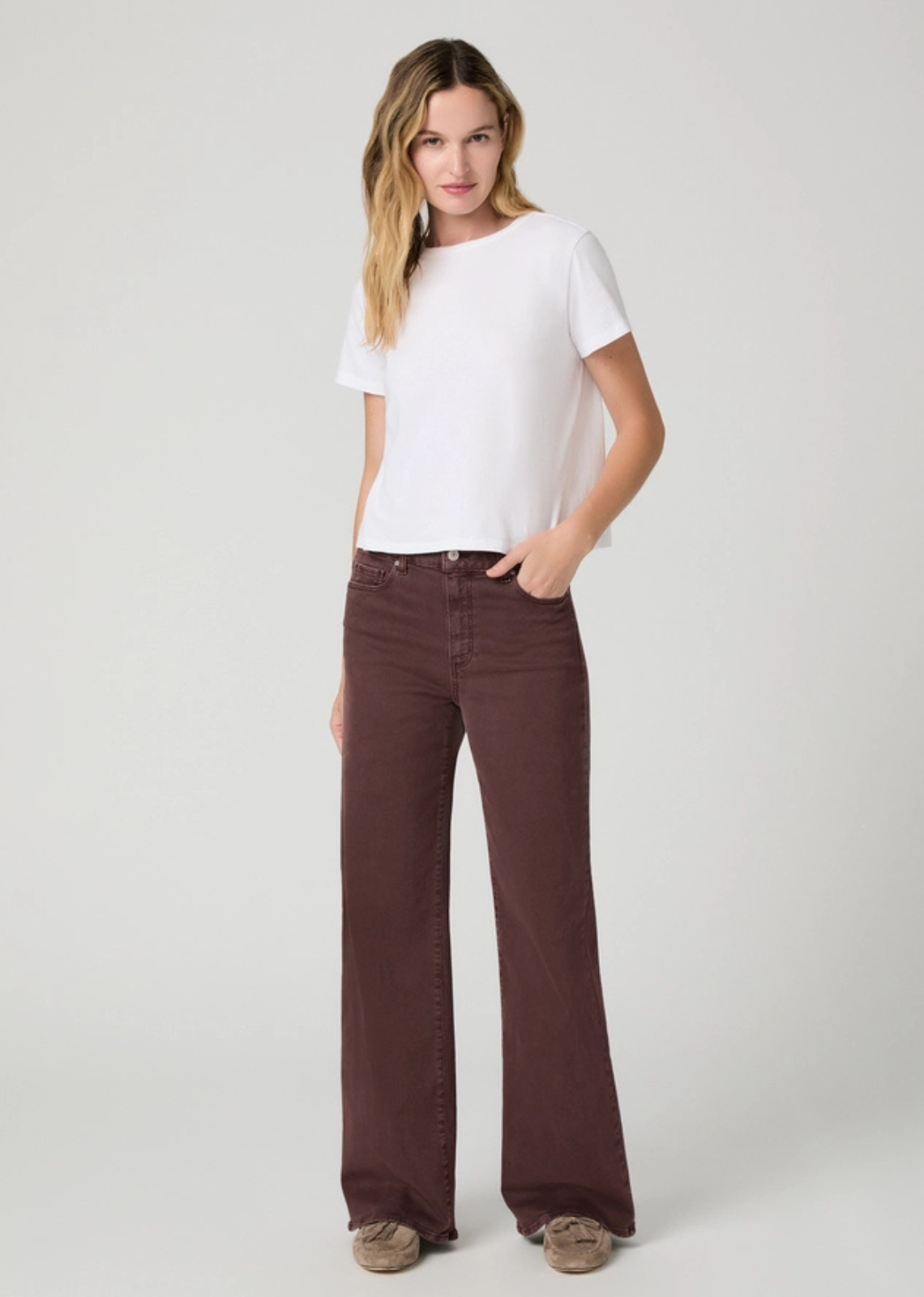 Anessa is our high-rise wide leg with a slightly relaxed fit and a 31” inseam. Cut from comfort-stretch denim in a Vintage Wild Mulberry wash, this pair has the perfect amount of stretch for all-day wear.
