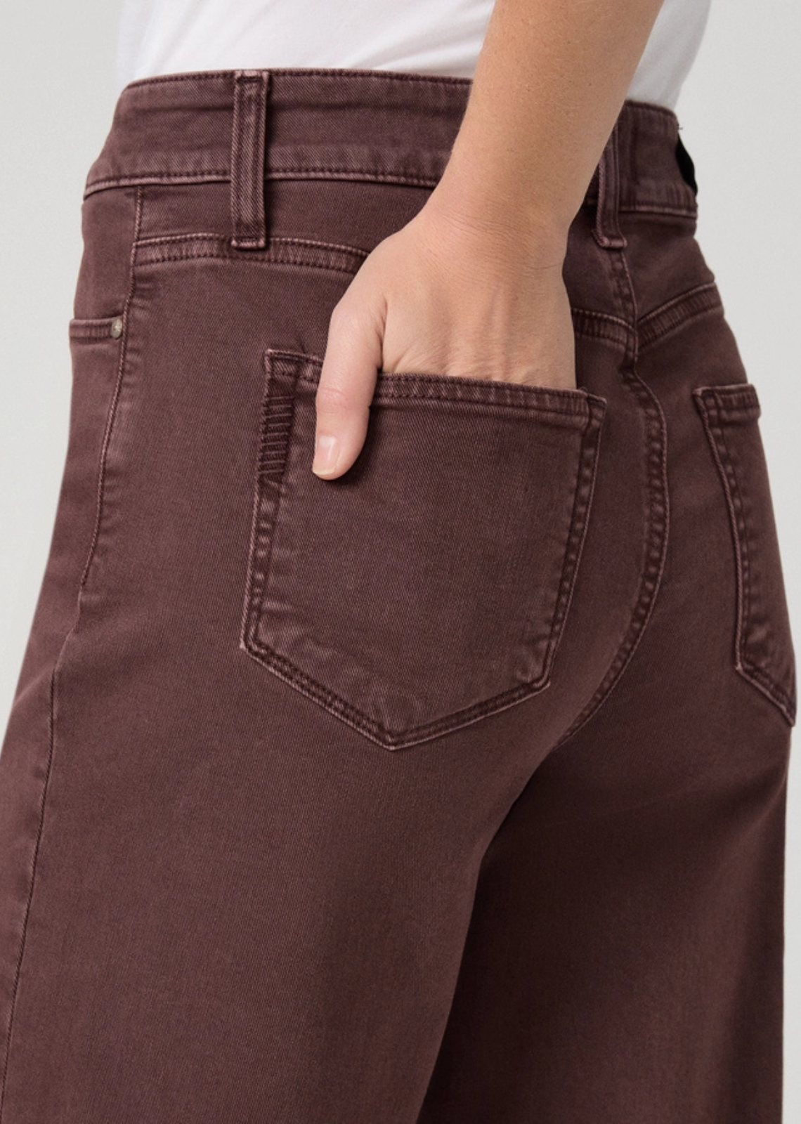 Anessa is our high-rise wide leg with a slightly relaxed fit and a 31” inseam. Cut from comfort-stretch denim in a Vintage Wild Mulberry wash, this pair has the perfect amount of stretch for all-day wear.