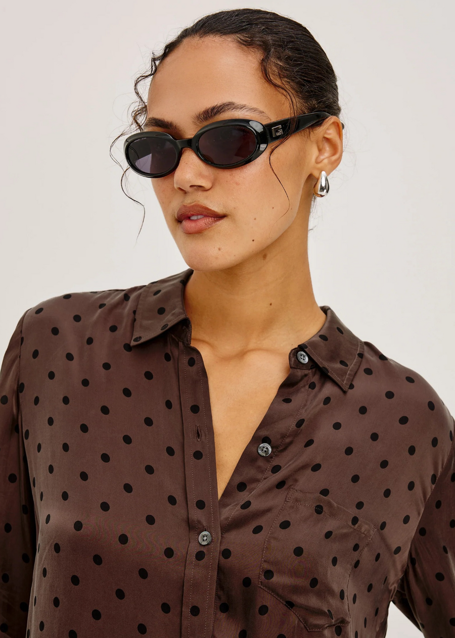 Silky to the touch with a luxurious drape, the Alyssa Shirt is cut for an easy, loose fit and finished with a classic collar, front buttons, and curved back hem.