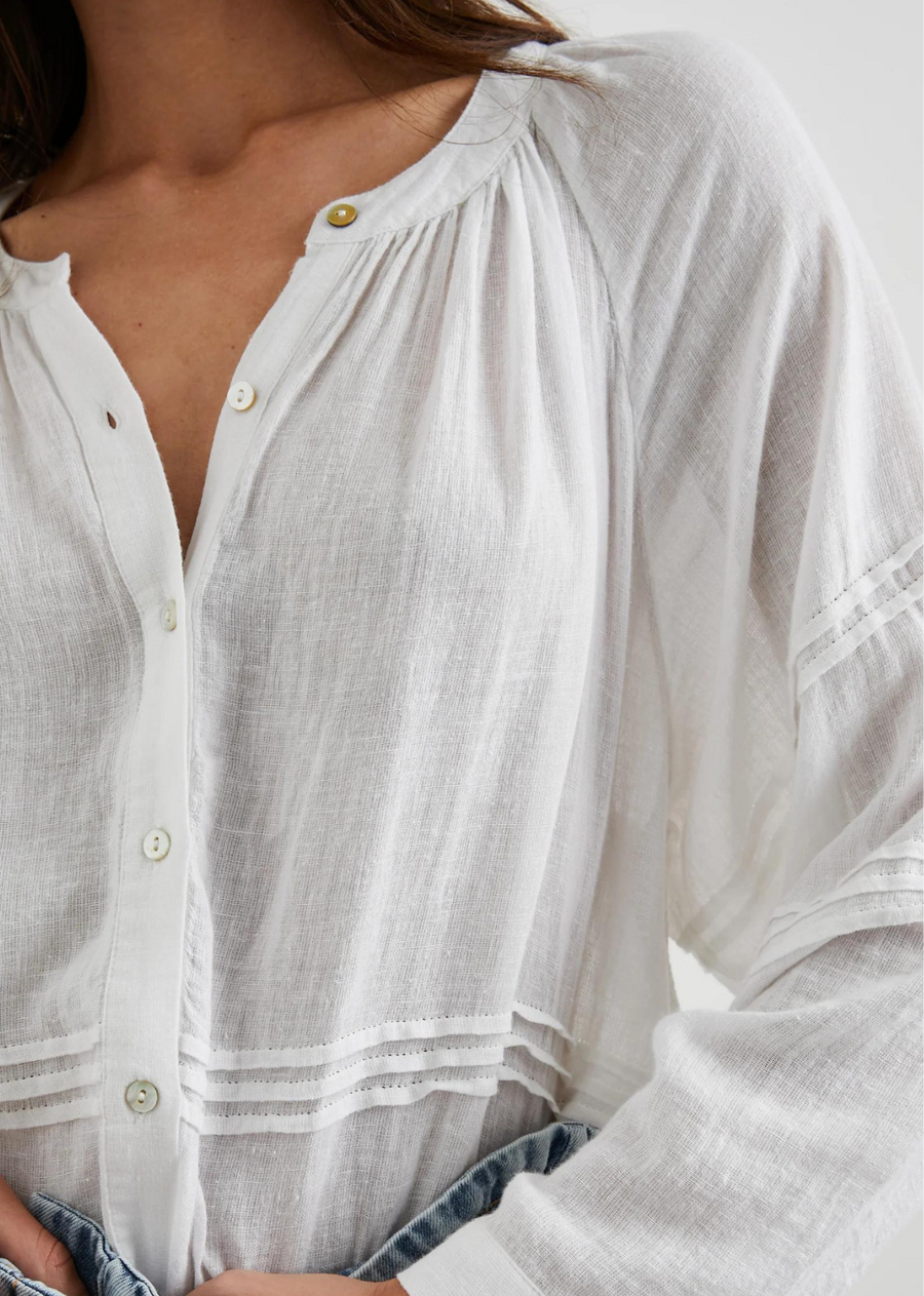 Rails Frances Top. The Frances top is cut from breathable luxe linen and complete with full-length relaxed sleeves. The top features flattering pleating details and buttons down the bodice, and pairs well with jeans, skirts, and more.