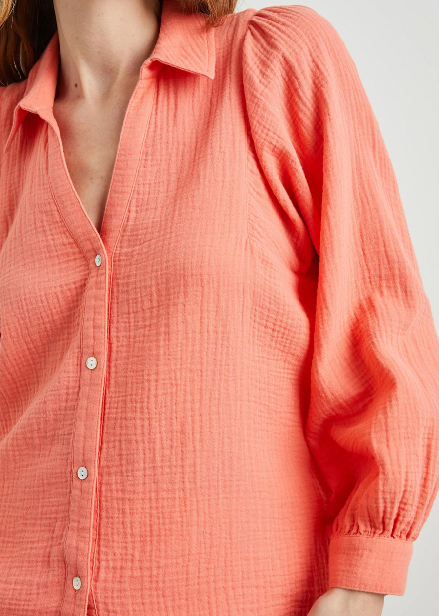Rails Lo Shirt- Papaya. This buttondown style pairs well with sunshine. Made from heavy double gauze, it's breezy yet durable. Wear it with trousers and wedges for special occasions, or shorts and sandals for casual outings.