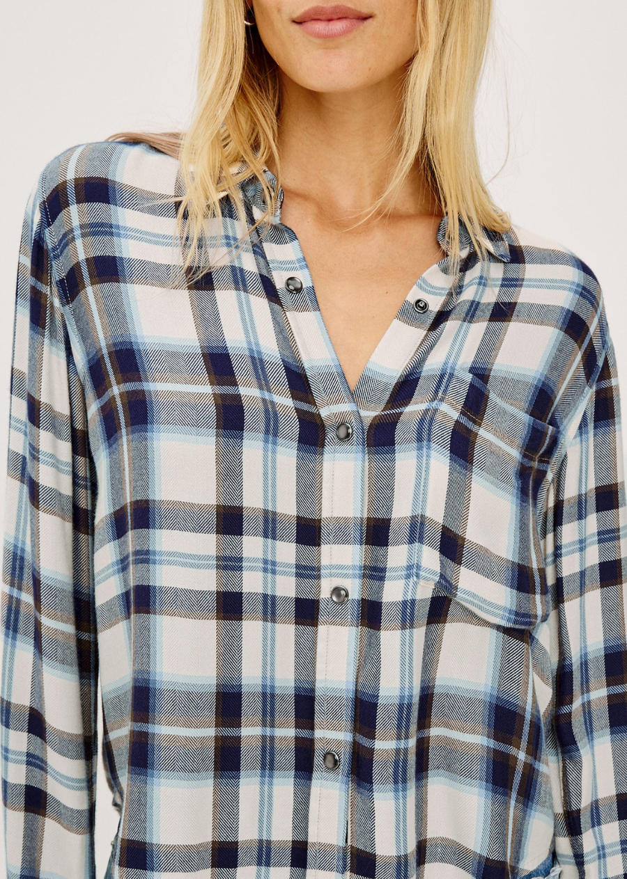 If you love the Hunter, meet the Malin. Cut from our signature ultra-soft rayon with a loose twill weave, this plaid button-up shirt has the same timeless feel, now 5" shorter in a cropped, boxy fit, and finished with front snap buttons.