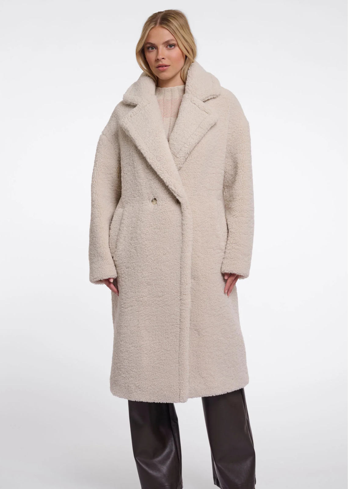 Looking for a cozy and comfortable teddy coat to keep you warm this season? With its boxy fit, double-breasted button closure, large lapel collar, and side slit pockets, this coat is both stylish and practical. So snuggle up and stay warm all winter long in this fabulous coat!