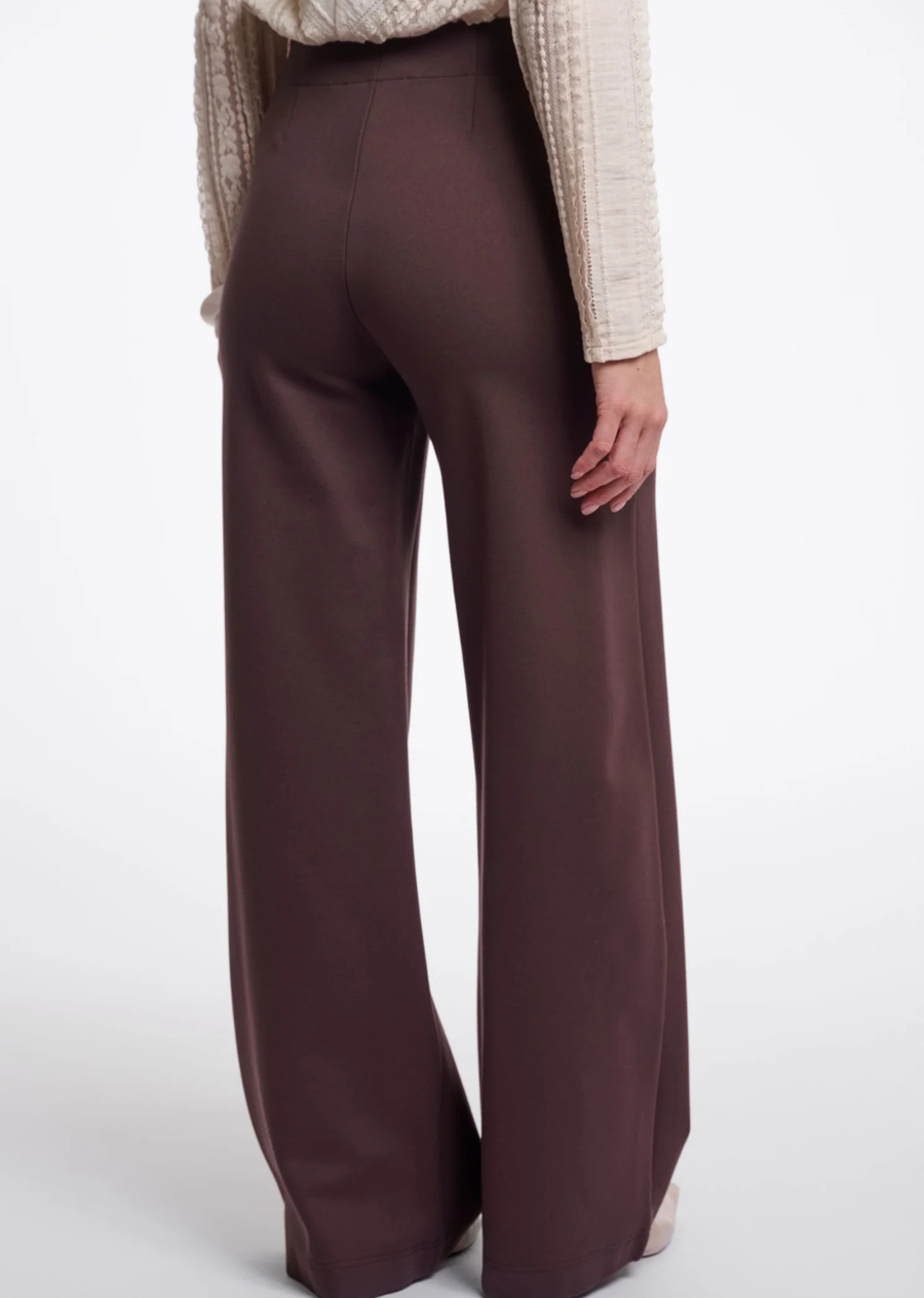 These wide-leg trousers have an elegant, easy silhouette. Designed for versatile styling, they pair beautifully with knitwear, blouses and jackets for a polished modern wardrobe.