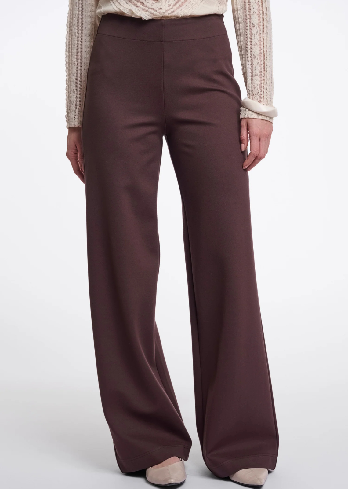 These wide-leg trousers have an elegant, easy silhouette. Designed for versatile styling, they pair beautifully with knitwear, blouses and jackets for a polished modern wardrobe.