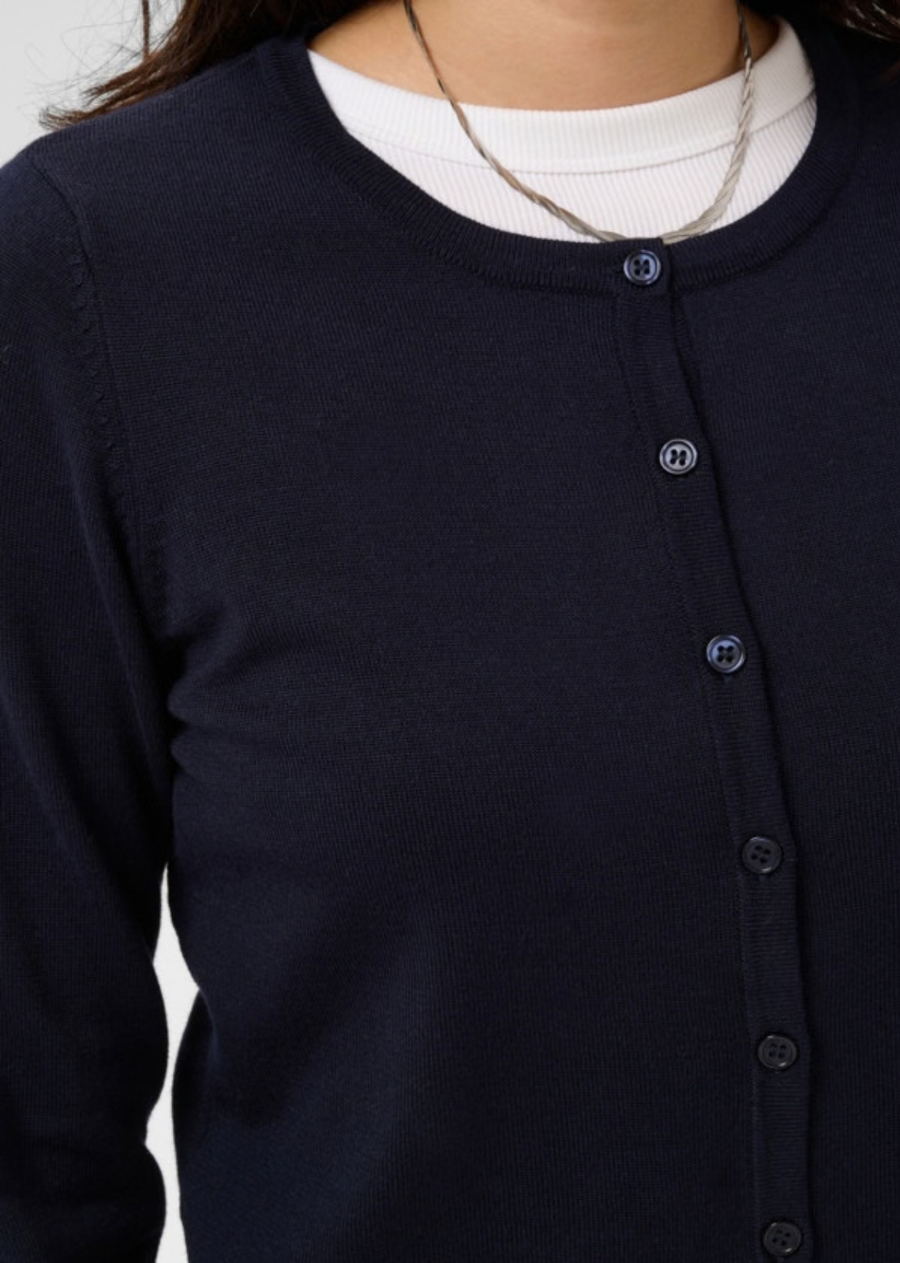 Knitted cardigan in a regular fit with a round neck, long sleeves, a visible button closure and ribbing at the neck, on the sleeves and at the bottom.