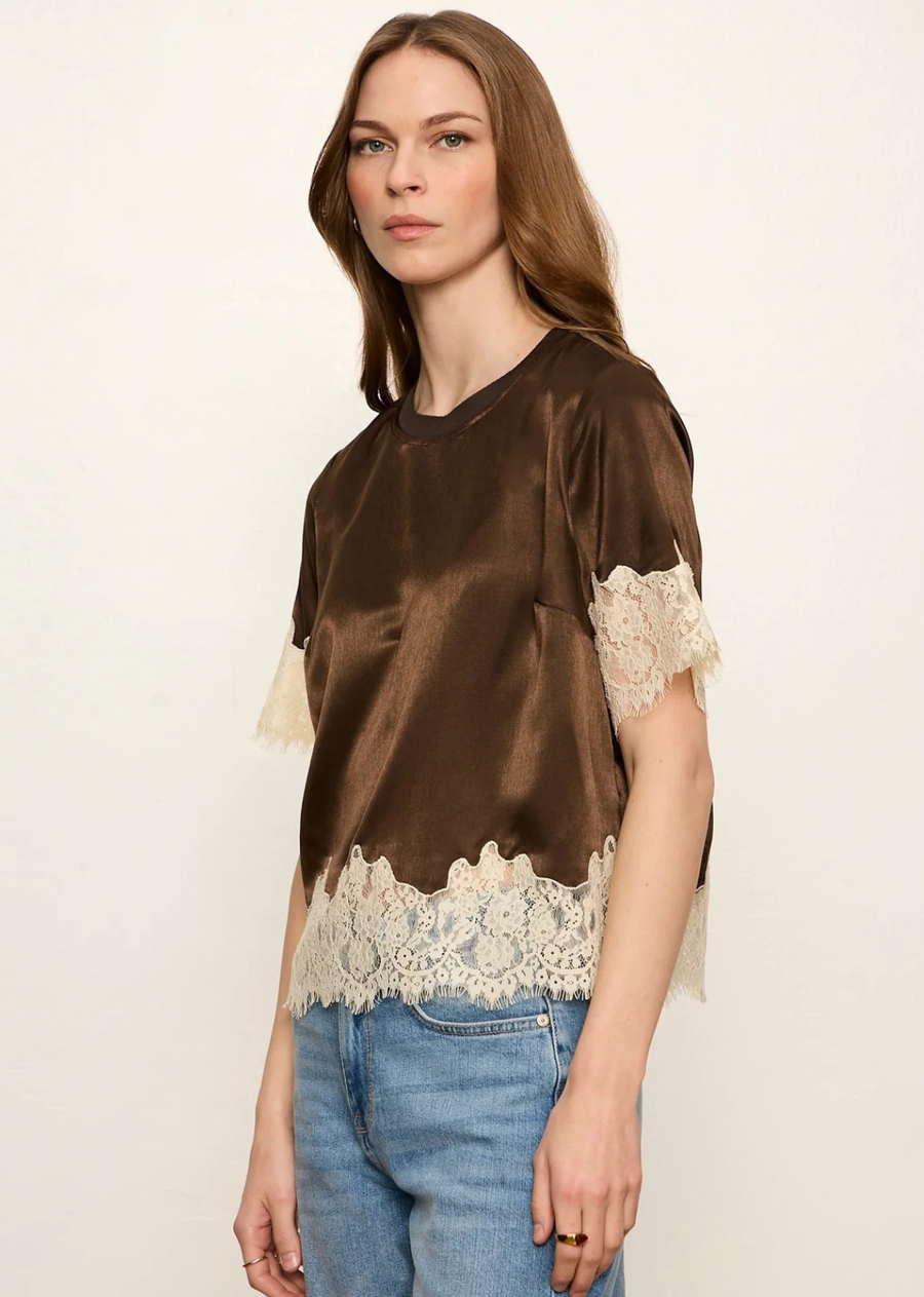 Crew Neck

Short Sleeve

Lace Trim Sleeve and Hem

Lightweight

Relaxed Fit