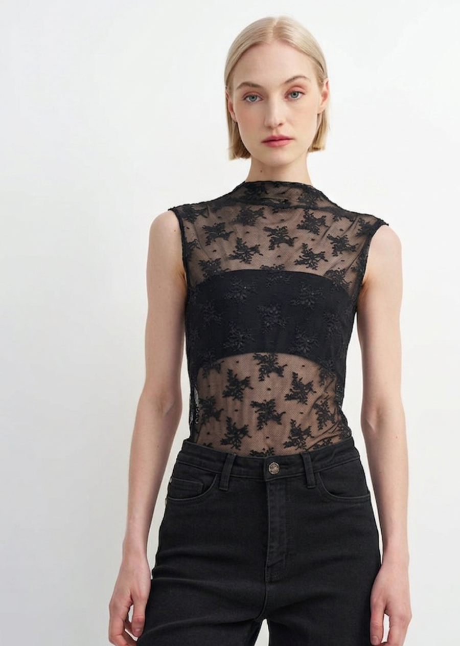 Astrid Sawyer Top - Black