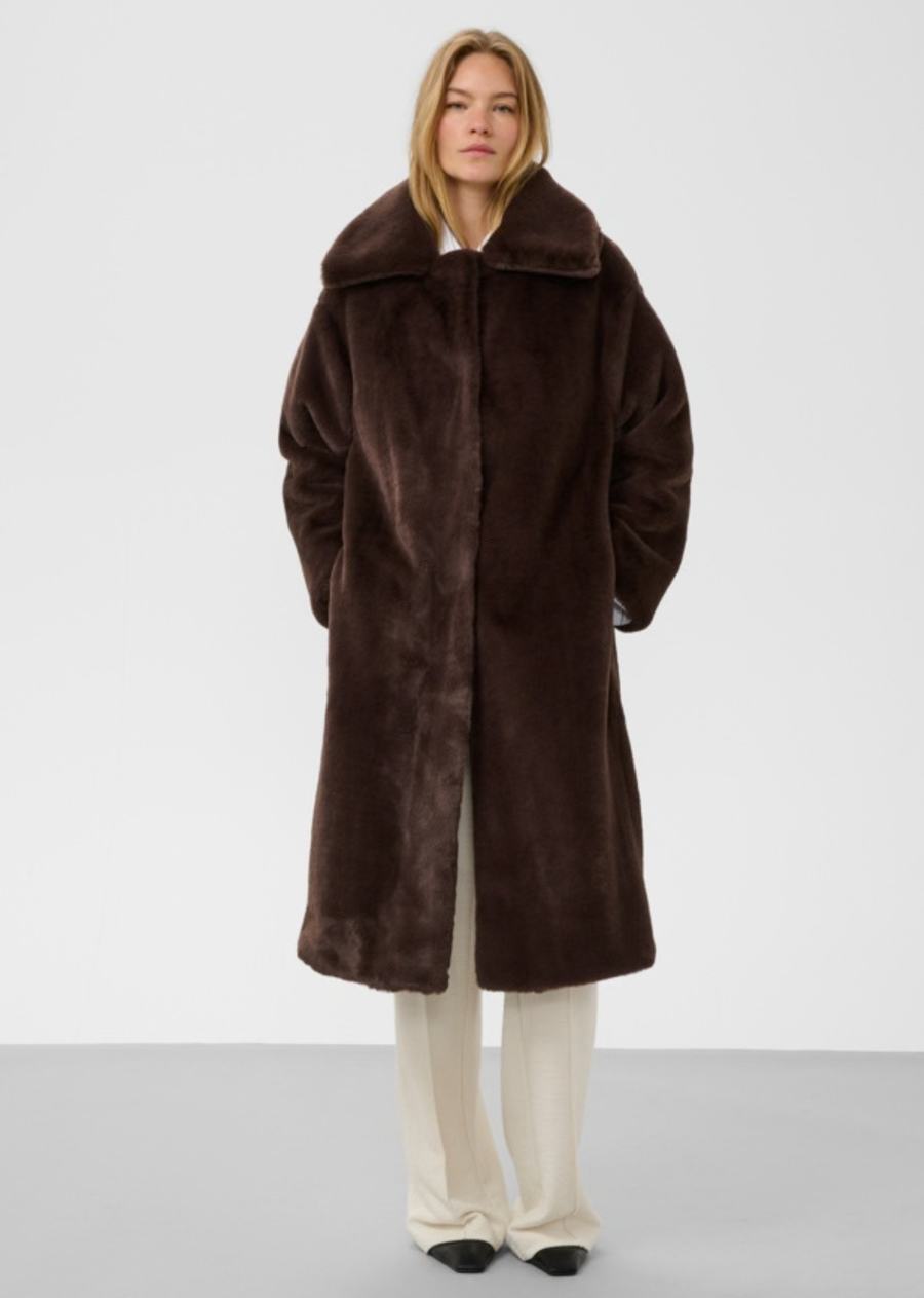 Faux fur coat delivers a plush texture with a straight, oversized silhouette. Features a wide, pointed collar and full-length sleeves for standout impact and comfort.