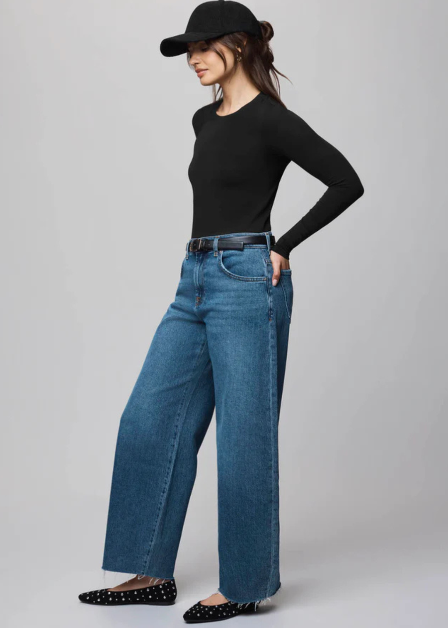 Upgrade your layering game with our Bamboo Blend Long Sleeve Tee. This supremely soft style has a classic, fitted silhouette that's great for layering. Plus, the stitch details at the hem and arm cuffs give this tee a cool, off-duty feel.