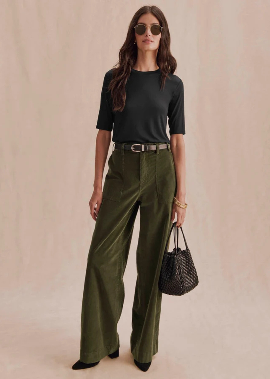 Perfect for those in-between weather days, the Bamboo Blend Quarter Sleeve Tee offers just the right amount of coverage without feeling too warm. Made from our ultra-soft bamboo blend, it's naturally breathable and lightweight, with a touch of stretch for added comfort. Plus, its fitted silhouette makes it layer friendly, so you easily can throw it on under a cardigan or jacket once the temps dip.