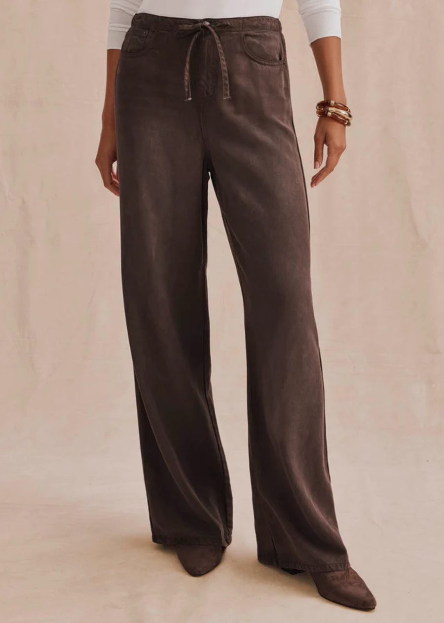 Not all denim is created equal. Our Lounge Denim Pant combines soft, lightweight denim with the relaxed appeal of loungewear. The result is a comfortable denim trouser for your everyday. It features a drawstring waist with front fly, pockets and a super relaxed wide leg.