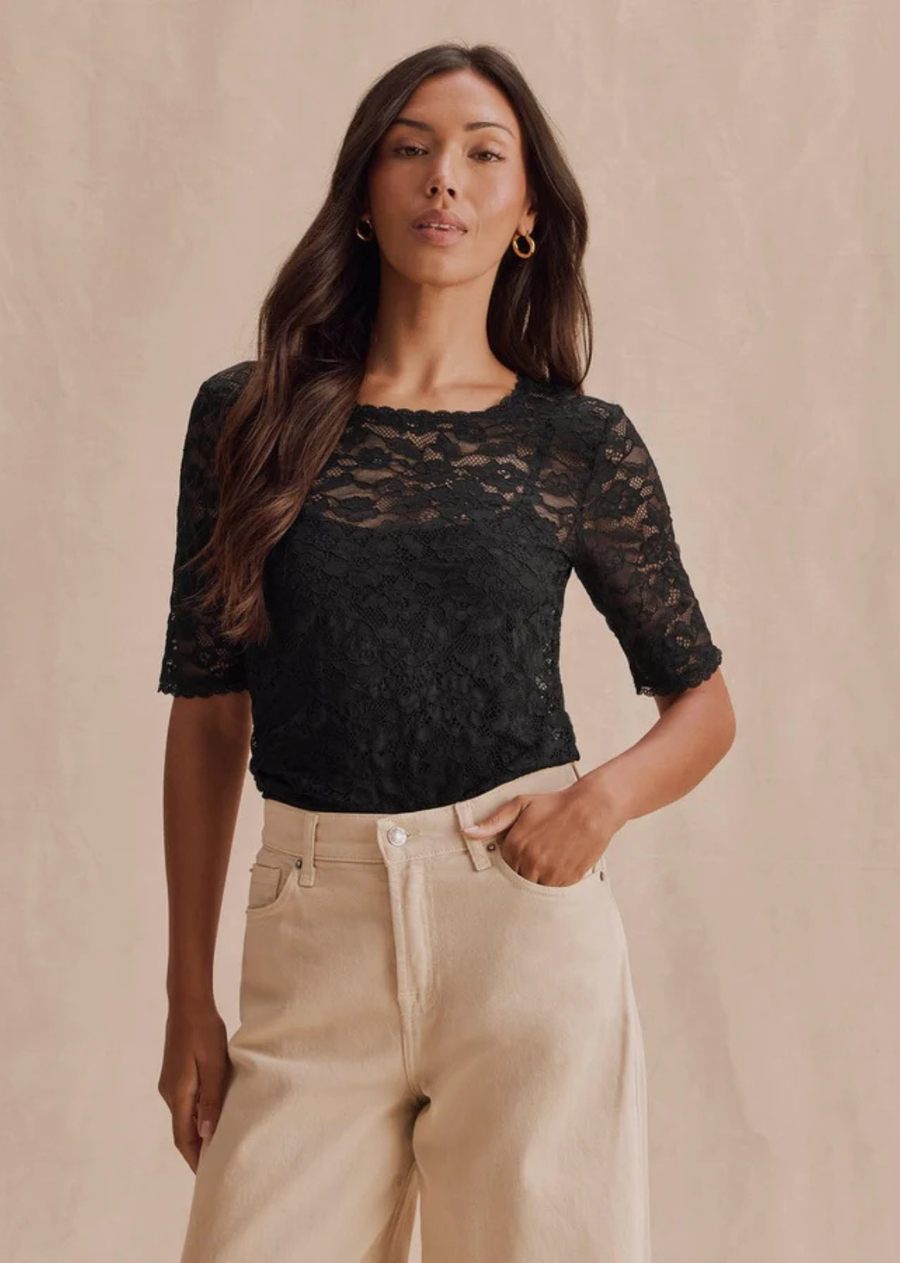 A fitted lace top that adds texture and dimension to your everyday lineup. The Skyler Stretch Lace Top layers easily under jackets and knits while bringing a romantic feel to denim and tailored pieces.