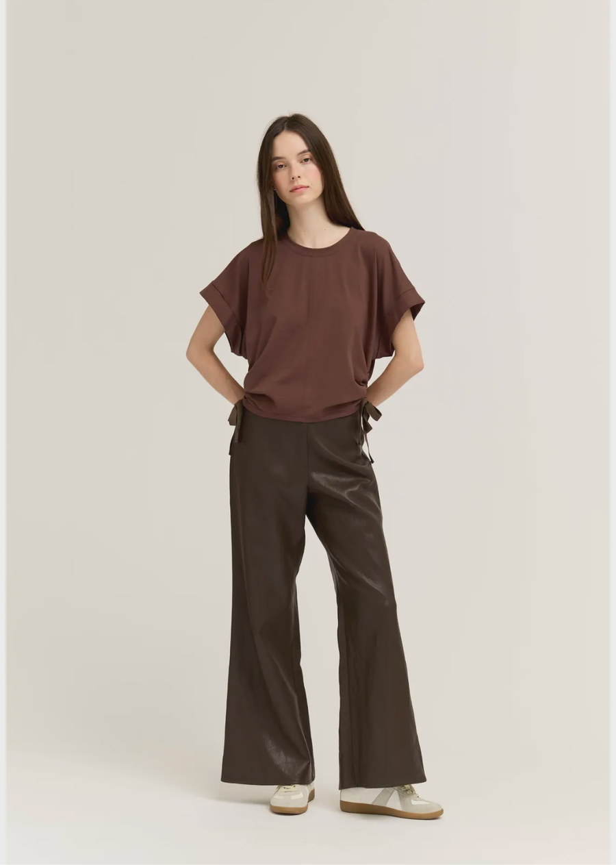 Add a flattering twist to your everyday basics with this side scrunch tee. Designed with adjustable ruched detailing along the side, it creates a beautifully contoured silhouette while offering a comfortable, easy fit.