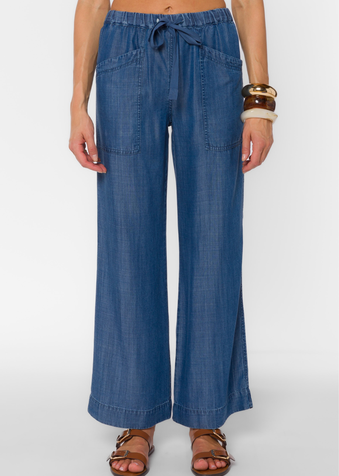 These pull on wide leg pants feature an elastic drawstring waist, front pouch pockets and have a soft fluid drape.